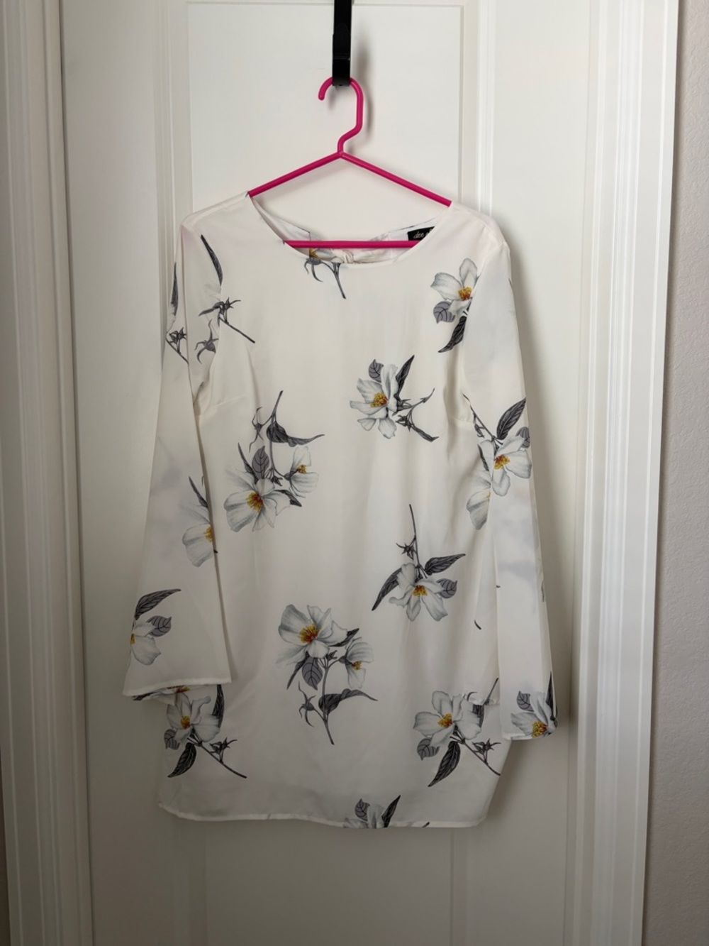White Floral Long-Sleeve Shift Dress